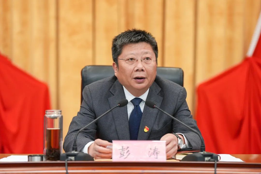 东西湖区纪委十二届四次全会举行