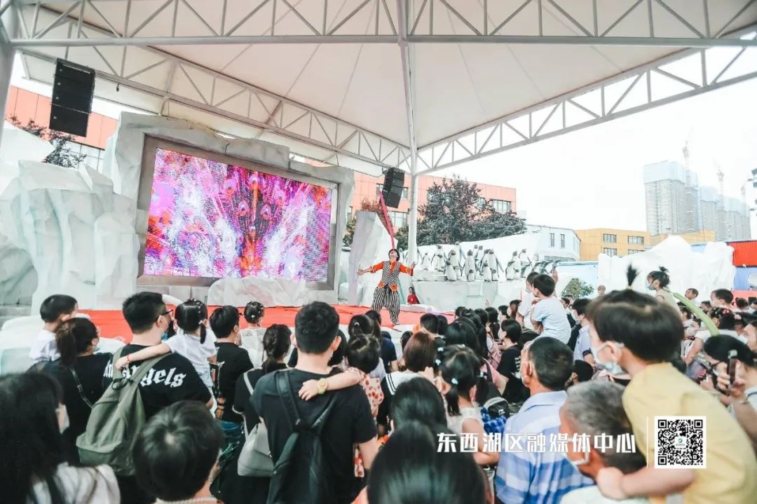 海昌极地海洋公园迎来复园后首个旅游团