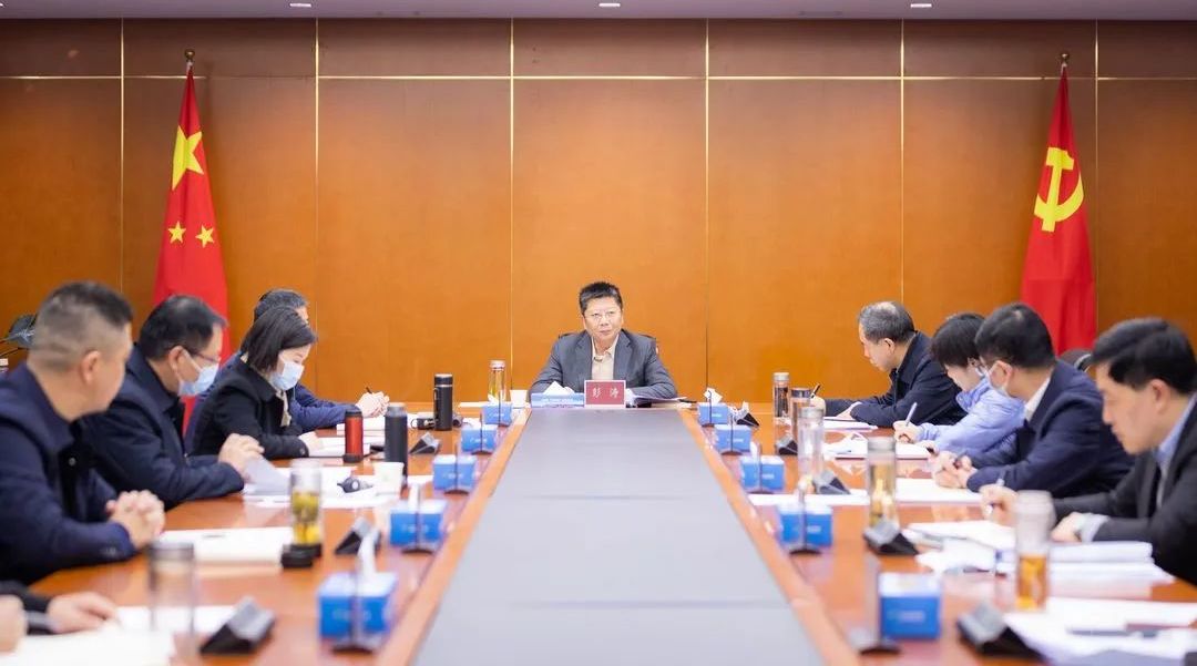 区委理论学习中心组召开专题读书班集中研学会