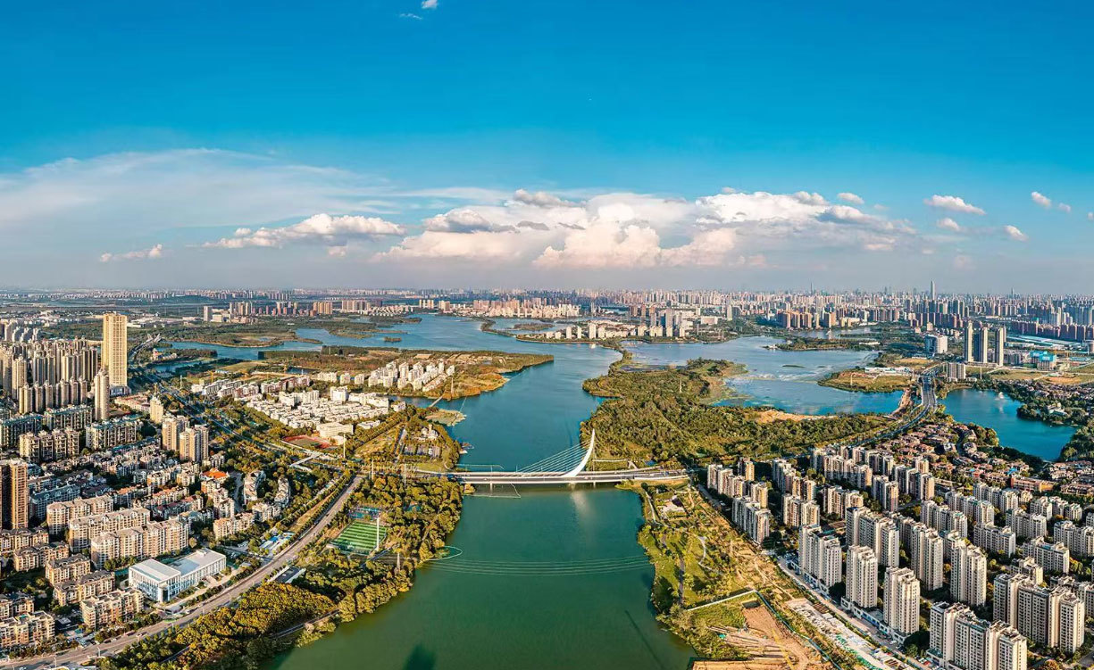 区委书记王敏发出邀约：来中国网谷 游湿地花城