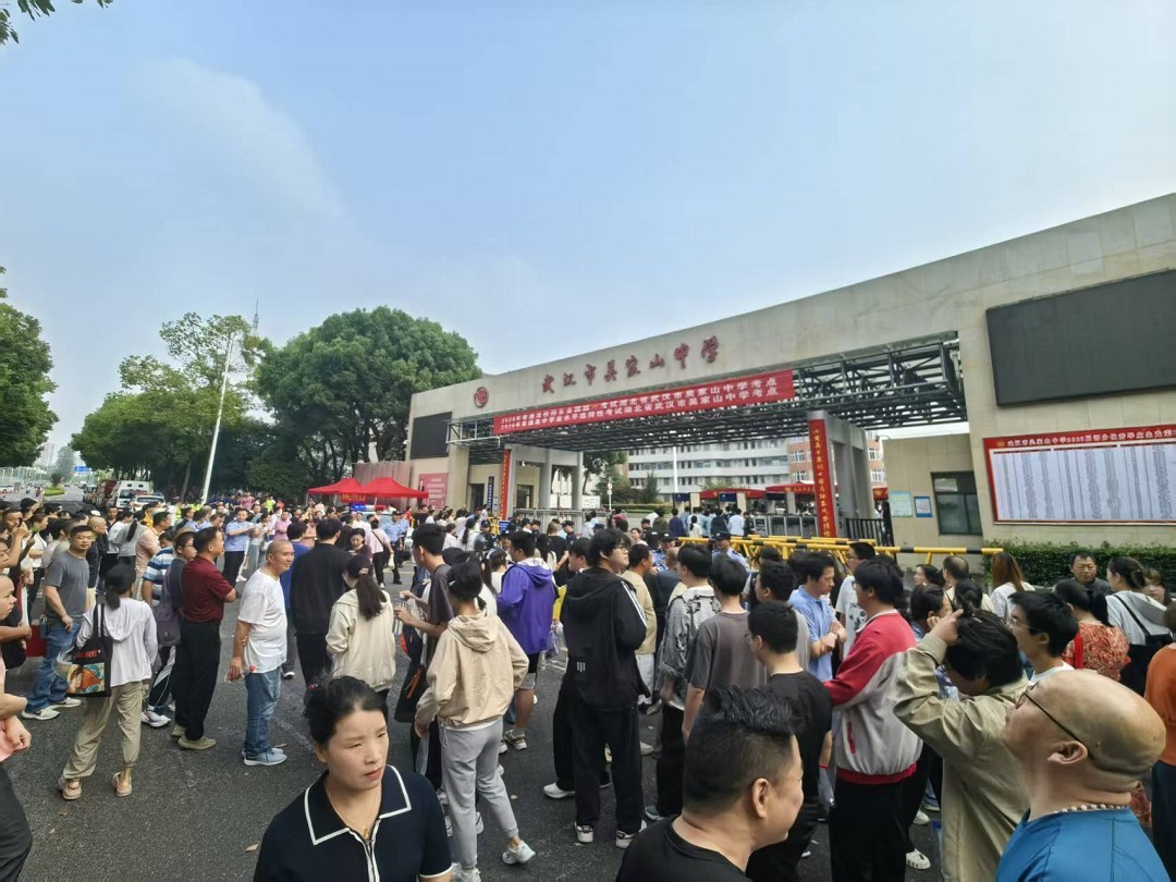 东西湖高考瞬间记录！现场直击